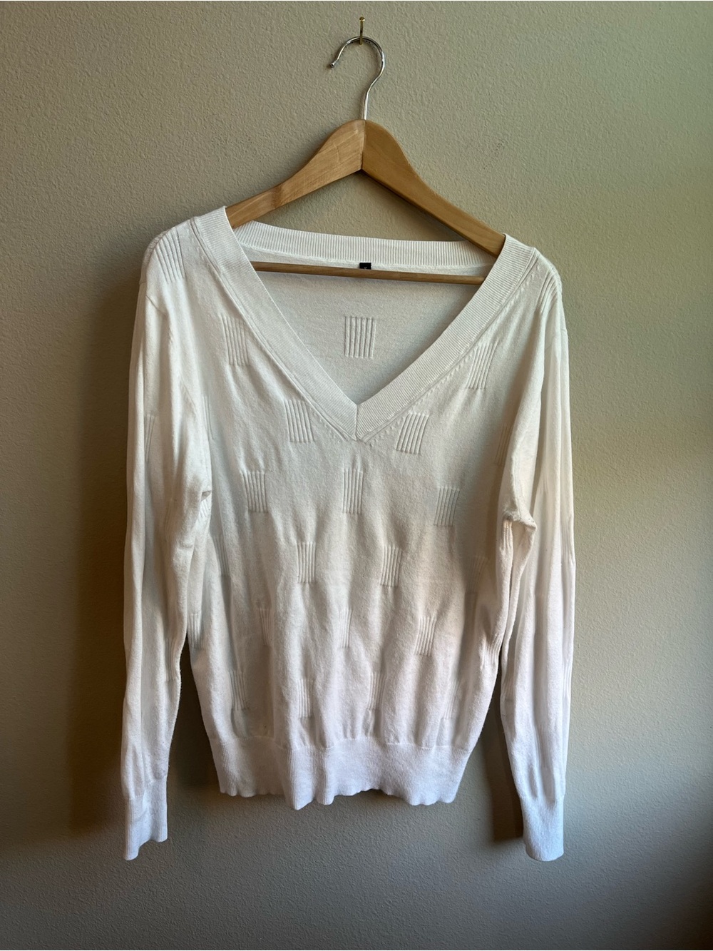 Classic V-Neck Knit Sweater with Subtle Texture in White - Picture 3 of 8